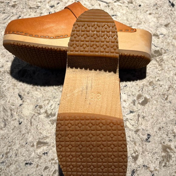 Lotta From Stockholm Natural/Orange Leather Clogs. Color can be darkened. - Picture 3 of 3
